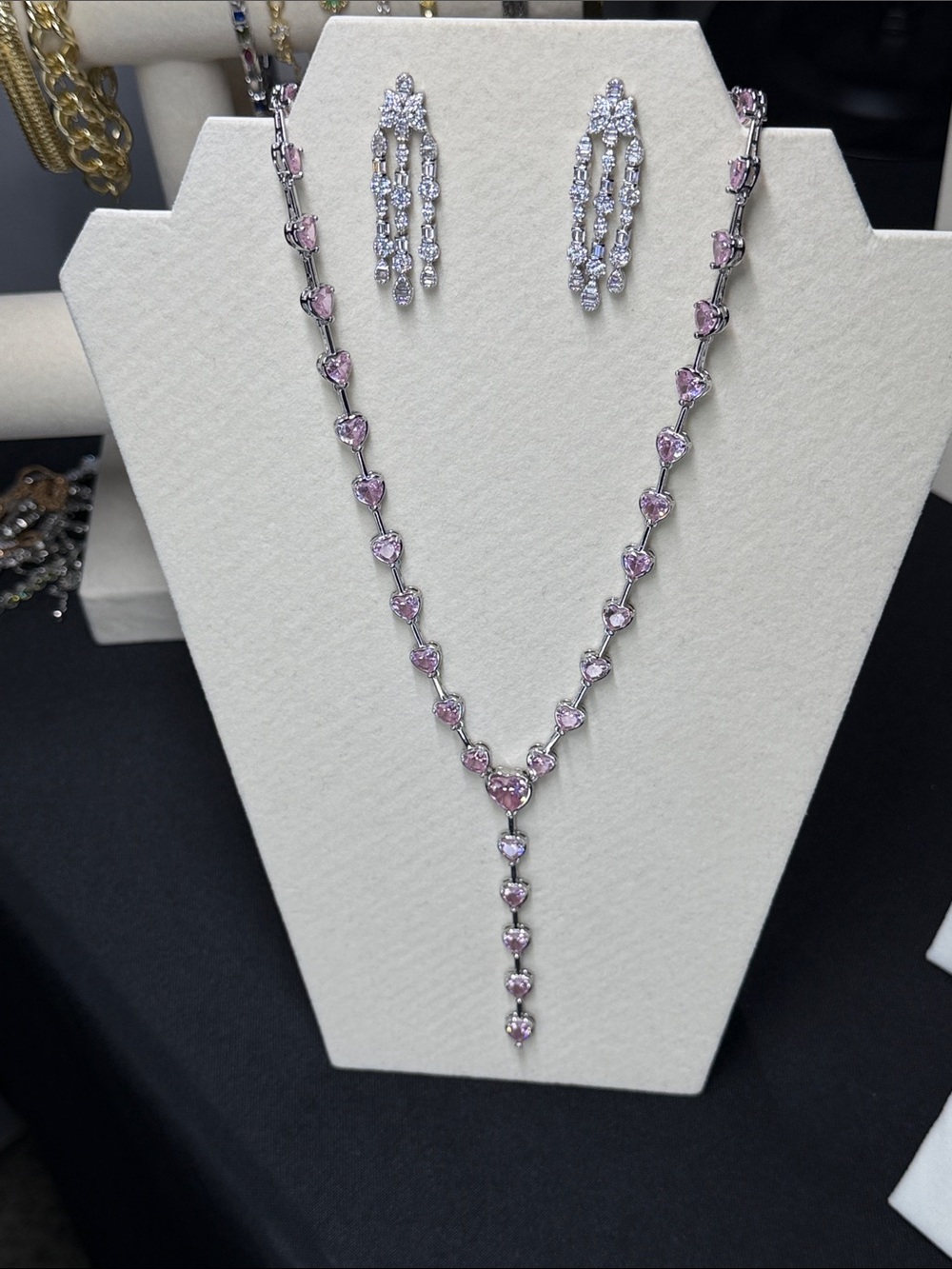 18k triple plate white gold cascading necklace w/large pink crystal hearts. - Picture 3 of 9
